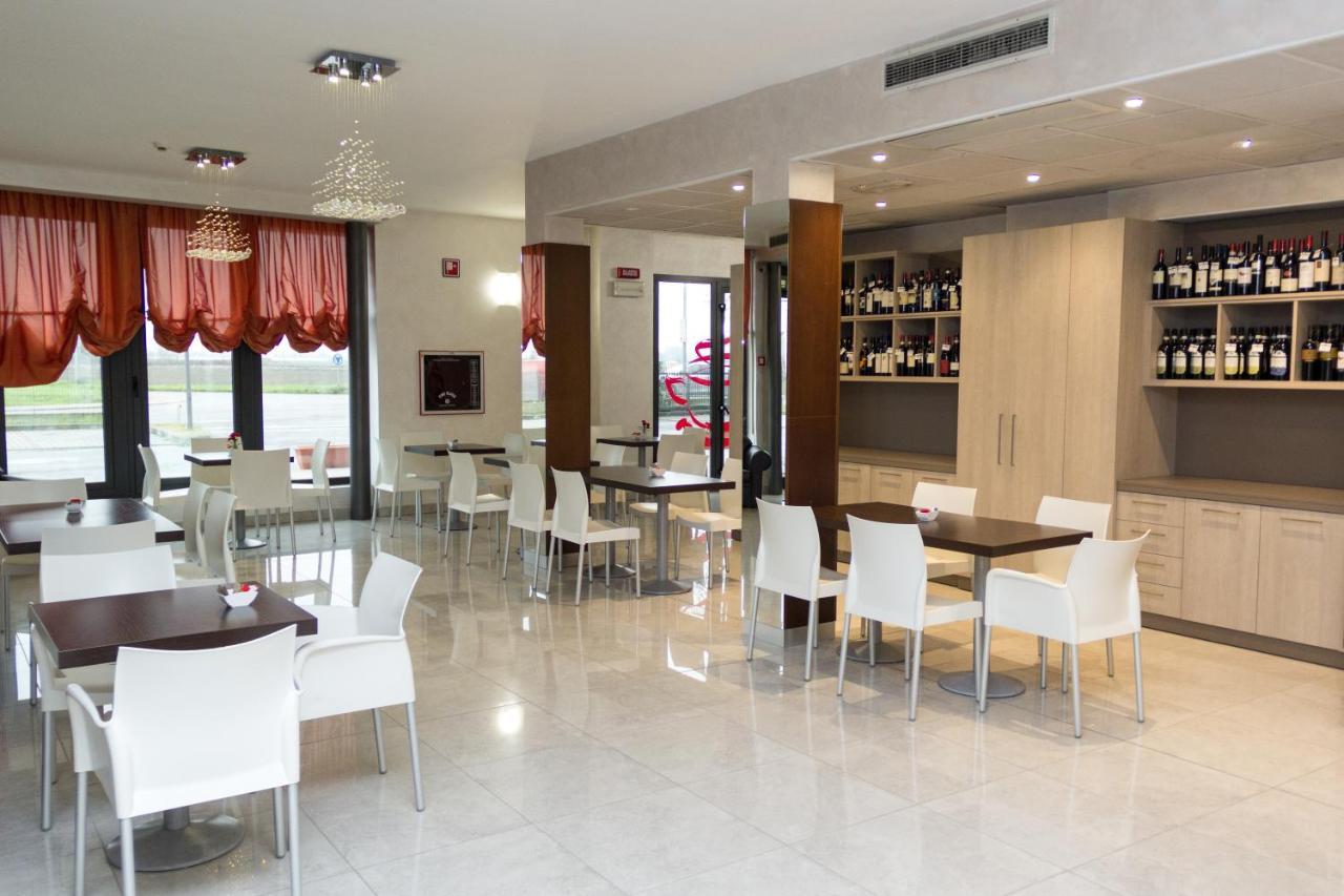 Hotel Don Camillo Brescello Esterno foto